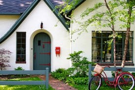 Yellow Springs House | The English Cottage - Enchanting, 1 block to town