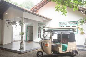 Dickwella House | Sukha House ~ Plunge Pool ~ AC ~ WiFi ~ Hiriketiya