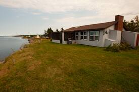 Pictou Cabin | Oceanfront cottage Caribou Island