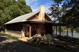 Hunt Other | The Yellow Rose cabin on private lake