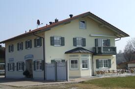 Eglfing Apartment | Ferienwohnung "Bauerncafé" mit Alpenpanorama