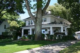 Harbor Springs House | Harbor View Lookout