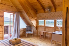 Wolseley Cabin | Arum Lily Log Cabin