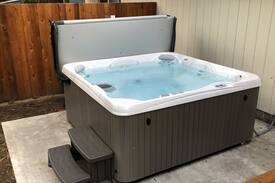 Deschutes River Woods House | Riverwoods Relax - Fall Discount - HOT TUB, A/C, Updated, Large yard, Pine Trees