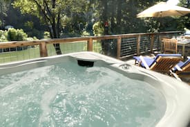 Monte Rio House | MOONDANCE: *Pvt Dock+Kayaks | Hot Tub+River View