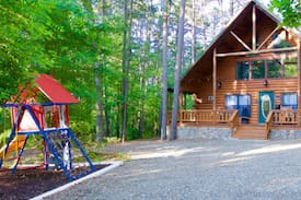 Hochatown Cabin | Black Bear Lodge is a two story cabin located in the heart of Hochatown close to all the amenities that Beavers Bend State Park and Broken Bow lake has to offer. It has an open floor plan and sleeps 7-10 people