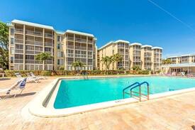 Maximo Apartment | Bright 2 bed/2.5 bath near Eckerd College, Beach
