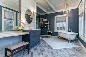 Monroe Bed & Breakfast | Logtown Plantation by Jase & Missy Robertson