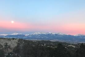 Salida House | Skyview Solitude: secluded home, stunning view