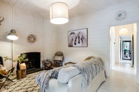 Picton House | OLD RAILWAY COTTAGE- GETAWAY IN HISTORIC PICTON