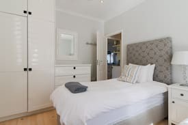 Overstrand House | Modern & Tranquil Cottage. Lagoon Edge Hermanus