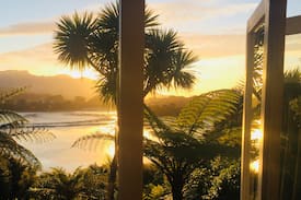 Raglan Cabin | Raglan waterfront romantic cottage