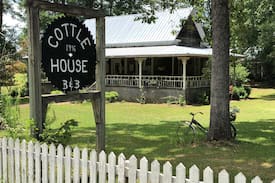 Andalusia Bed & Breakfast | The Cottle House Bed and Breakfast - Red Room