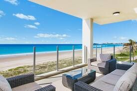 Tugun Apartment | Azure 4 - Absolute Beachfront