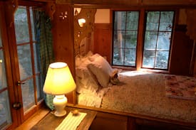 Eureka Springs Historic District House | Deer Meadow Cabin In Eureka Springs