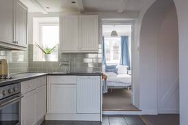 Itchenor Cabin | The Ship Inn Cottage - Bright & Cosy Accommodation