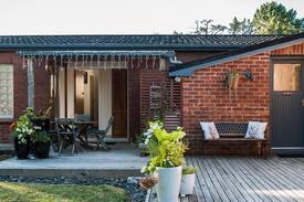 Titirangi House | TITIRANGI CHARMING COTTAGE BNB