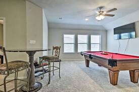 Barker House | Chizzy Cozy Homes: About 30 miles to Houston.