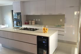 Kensington House | Kenstay - Modern house with Wifi, Dstv, Netflix