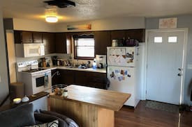 Manhattan House | Cozy Home by Tuttle Creek Lake