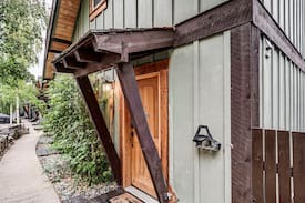 Central Okanagan Cabin | Waterfront cottage at Secret Point