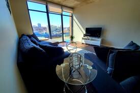 Downtown Cleveland Apartment | Luxury Apartment at The Flats Eastbank