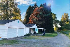 Tumwater House | The Urban Orchard 2BR 1BA Newly Renovated