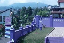 Parongpong Villa | VILA KEMBAR UNGU A (Max.12 Orang)