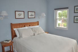 Warwick House | Hideaway Cottage - Bright and Airy