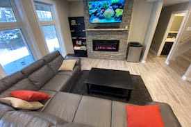 Manitoba Cabin | Lac Du Bonnet lake front on Bird River. Hot tub!