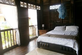 Kampung Kedawang Villa | Sayang Villas - The Hibiscus House