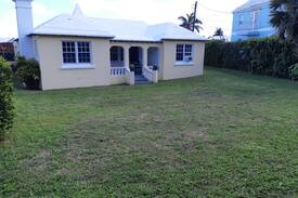 St. George's Cabin | Cozy Stand Alone Cottage with Bermuda Character