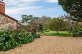 Angaston Cabin | Fig Tree Cottage, charming 2 bedroom cottage. Historic 1843 cottage in the heart of Angaston.