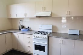Lithgow Apartment | Lynton Court unit 1 sleeps 6