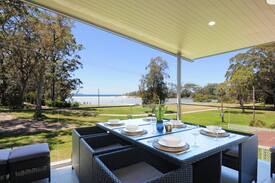 Huskisson House | Water View :: Jervis Bay Rentals