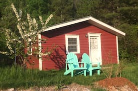 Johnson House | Guest Cabin at Waterman Orchards and Berry Farm
