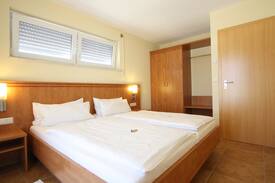 Leipheim Apartment | Schwarzfelder Hof (Leipheim), Ferienwohnung im mediterranen Stil am Sonnensee
