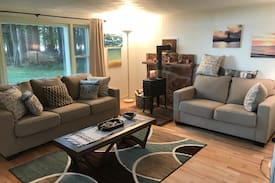 Lake Linden Cabin | Stormy Cottage: A relaxing cottage on the water.