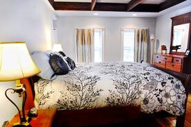 Staunton Apartment | The Bard's Nest...A Boutique Hotel