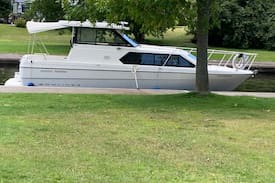 Oakville Boat Rental | Floating AirBnB for Couples on Bronte Marina :-)