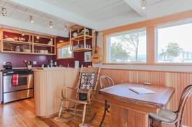 Marin City House | Floating Guest Cottage (houseboat)