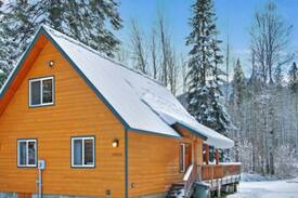 Leavenworth Cabin | Sunland Lodge - Riverfront Escape