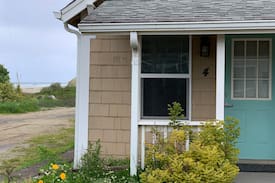Rockaway Beach Cabin | Blue Octopus #4 Steps to Beach