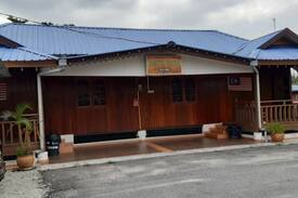 Parit Raja Cabin | Homestay D' Rayyan 2