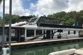 Cumming Boat Rental | Houseboat on the Lake