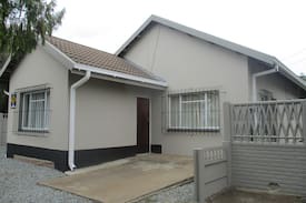 Ladysmith House | PERFECT FOR CONTRACTORS or large groups