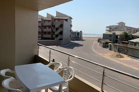 Rand Rifles Apartment | Desert Oasis Langstrand