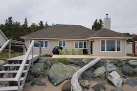 Bathurst Cabin | Youghall Beach Oasis!