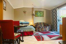 Royal Park House | Cosy granny flat retreat in Royal Park
