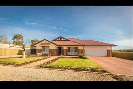 Greenock House | 51 Bevan St Barossa Valley Your home away